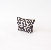 Cargar imagen en el visor de la galería, HAPPY POUCH CLUB — MEDIUM ZIPPY PUFFY POUCH