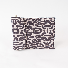 Cargar imagen en el visor de la galería, HAPPY POUCH CLUB — PUFFY LAPTOP POUCH