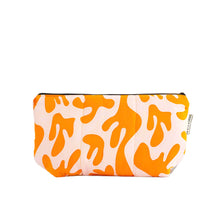 Cargar imagen en el visor de la galería, product photo of fabric zip up purse. light pick with a bright orange abstract pattern
