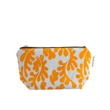 Cargar imagen en el visor de la galería, product photo of fabric zip up purse. light grey with bright orange abstract patterns