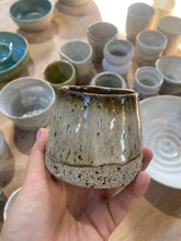 将图片加载到图库查看器,Kid's Pottery Wheel Throwing Class