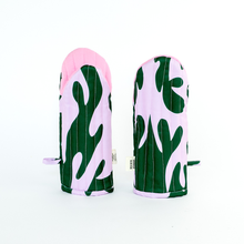 Load image into Gallery viewer, HAPPY POUCH CLUB -
OVEN GLOVE