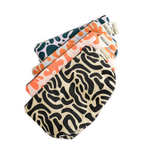 Cargar imagen en el visor de la galería, product photo of fabric zip up purse. Four purses in different abstract patterns.
