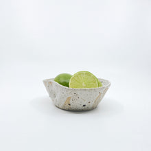 将图片加载到图库查看器,PINCHED HAND BOWL