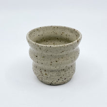 将图片加载到图库查看器,SPOTTY CURVY MUG