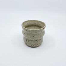 将图片加载到图库查看器,SPOTTY CURVY MUG