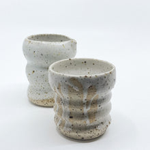 이미지를 갤러리 뷰어에 로드 , DRIPPY CURVY JUG