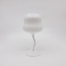 将图片加载到图库查看器，Twist and Flow Wine Glass
