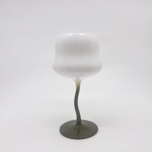 将图片加载到图库查看器，Twist and Flow Wine Glass
