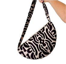 Cargar imagen en el visor de la galería, PUFFY SLINGY BAG
