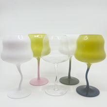 将图片加载到图库查看器，Twist and Flow Wine Glass
