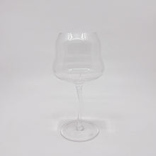 将图片加载到图库查看器，Twist and Flow Wine Glass
