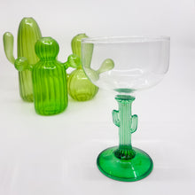 将图片加载到图库查看器，Cactus Stem Glass
