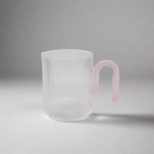 将图片加载到图库查看器，product photo of a glass mug. Clear with a pale pink handle
