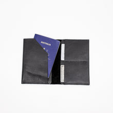 Cargar imagen en el visor de la galería, Lamb&#39;s Leather Passport Wallet
