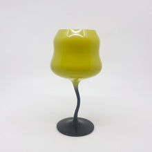 将图片加载到图库查看器，Twist and Flow Wine Glass
