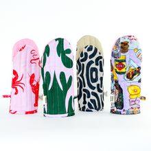 Load image into Gallery viewer, HAPPY POUCH CLUB - 
OVEN GLOVE
