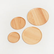Charger l&#39;image dans la galerie, SUSTAINABLY SOURCED HAND CARVED WOODEN BOARDS - ROUND
