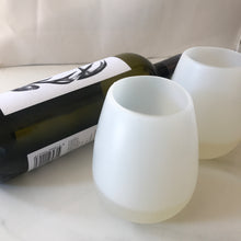 Load image into Gallery viewer, SUSTAINABLE SILICONE UNBREAKABLE WINE GLASSES - SET OF 2
