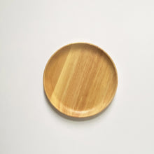 Charger l&#39;image dans la galerie, SUSTAINABLY SOURCED HAND CARVED WOODEN BOARDS - ROUND

